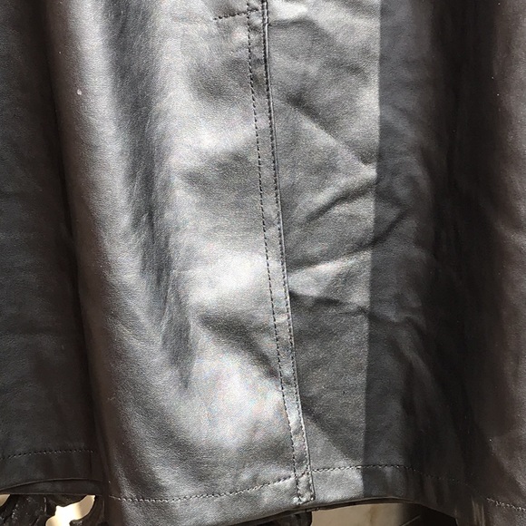 🚨B2G1 DENIM & COMPANY Black Patent Leather Skirt with Split - Picture 6 of 6